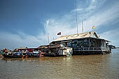 Tonle Sap - Chong Khneas floating village - floating houses